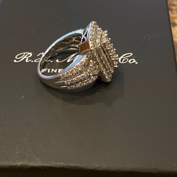 Engagement ring - Picture 5 of 10